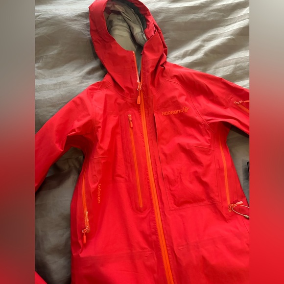 New with tags norrona lofoten gore tex red jacket XS - Picture 3 of 7